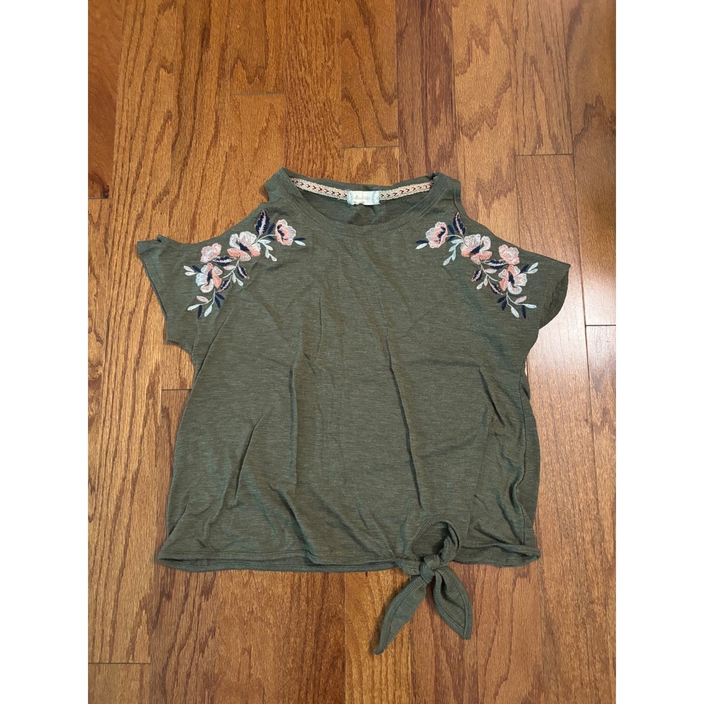 Altar'd State Green with Embroidered Flowers Off the Shoulder Shirt‎ Size Small
